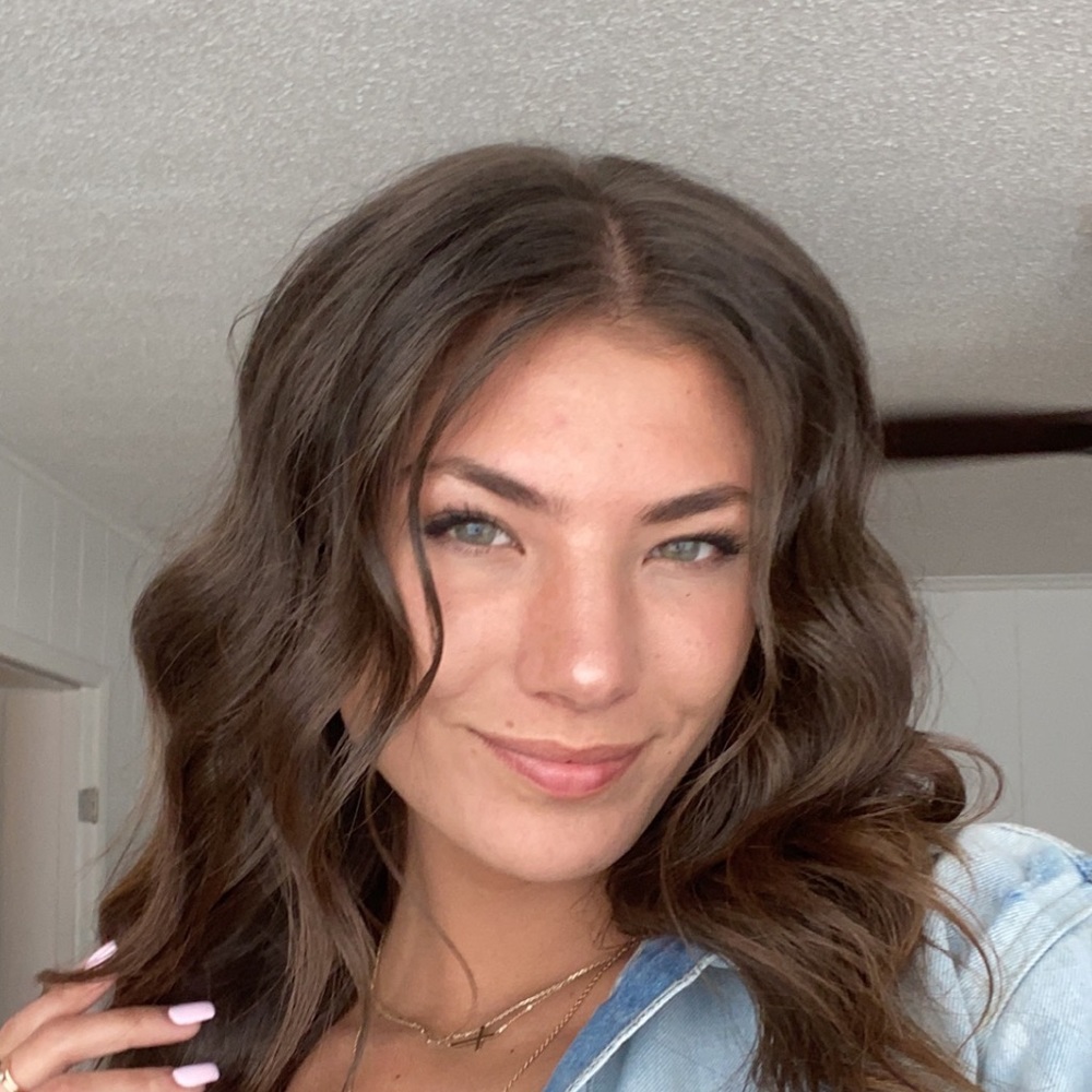 Meet your Posher, Kayla